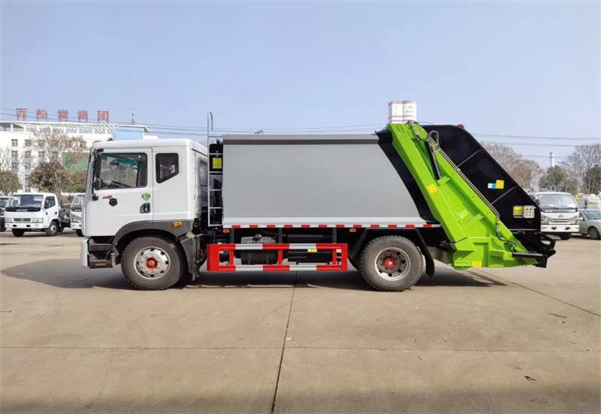 東風(fēng)多利卡D9壓縮垃圾車(chē)側(cè)面圖