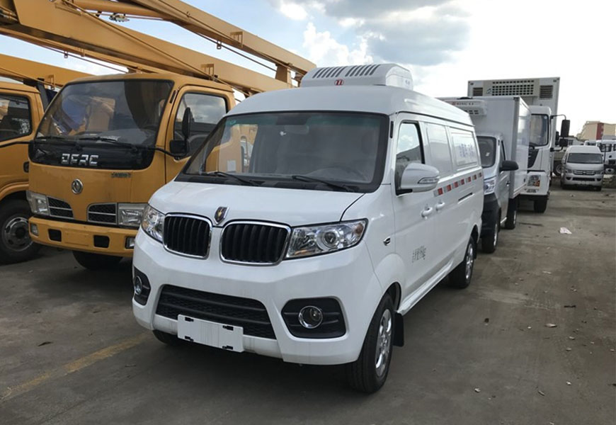 國(guó)六金杯X30L面包冷藏車