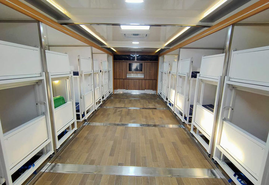 重汽豪沃T5G宿營(yíng)車(chē)