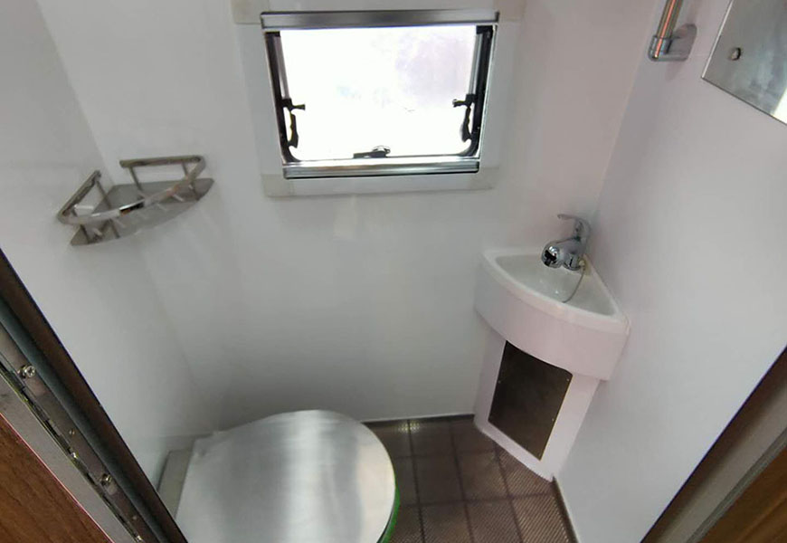 重汽豪沃T5G宿營(yíng)車(chē)