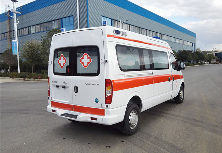 國六大通V80長軸中頂轉(zhuǎn)運型救護(hù)車