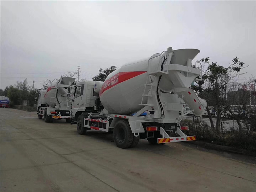 航天萬(wàn)山6方攪拌車