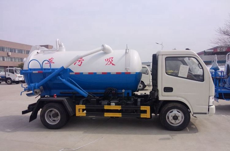 成都客戶文先生不遠(yuǎn)千里在我程力集團(tuán)訂購(gòu)東風(fēng)小多利卡吸污車(chē)